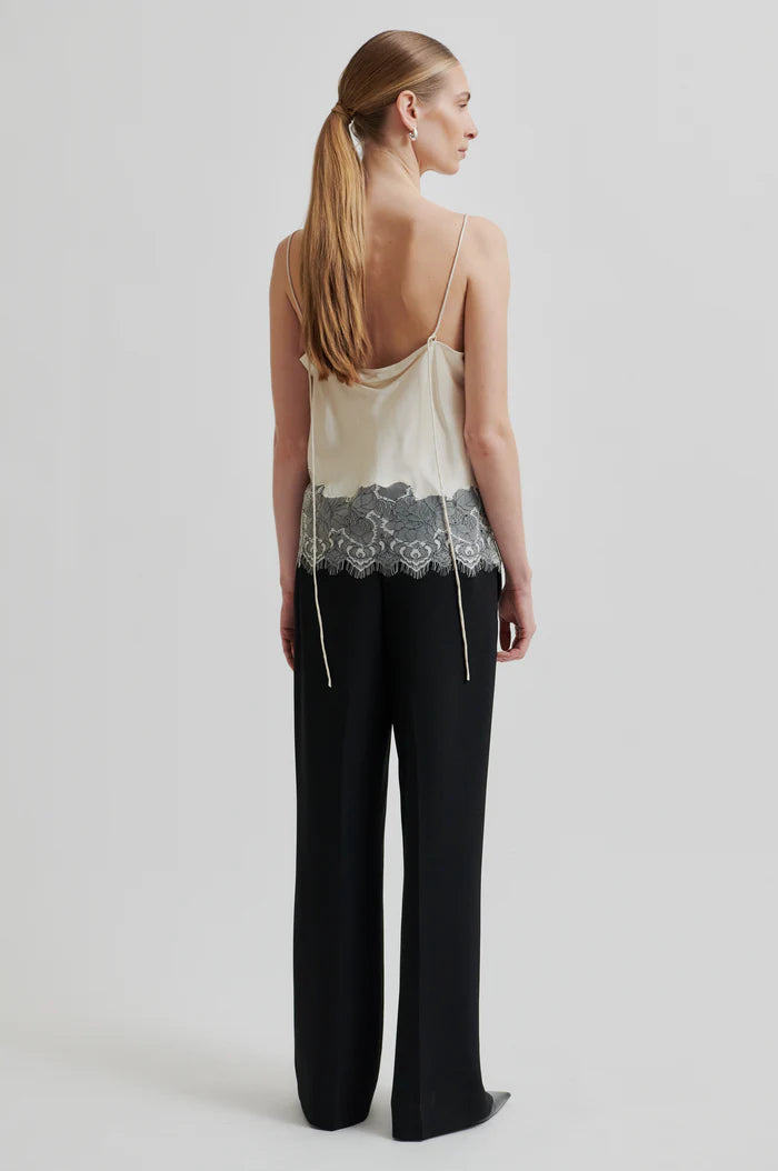 Wila Strap Top